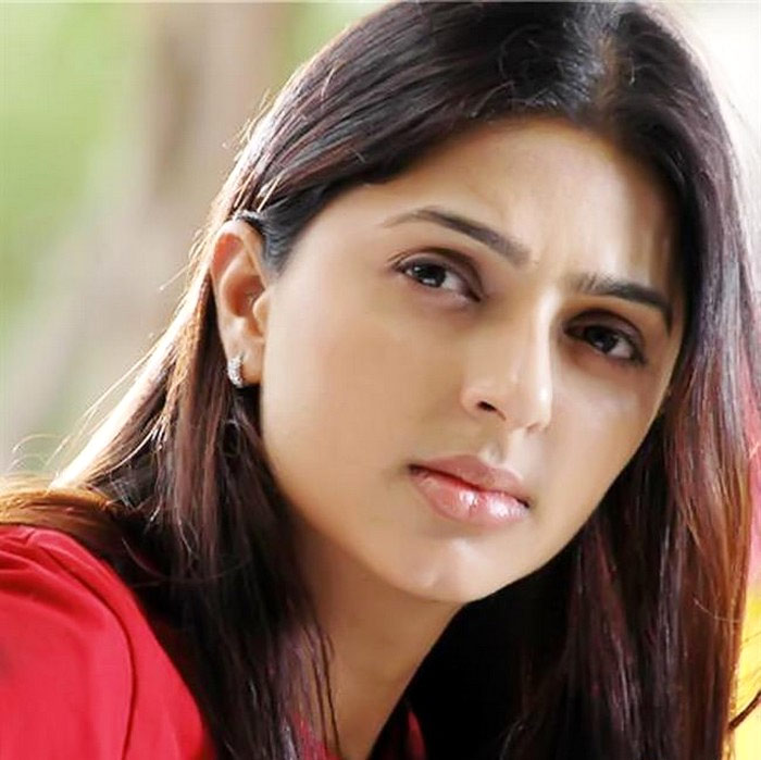 heroine bhumika chawla,nani,bhumika re entry in movies  అందుకే మళ్లీ రీఎంట్రీ ఇచ్చిందట..!